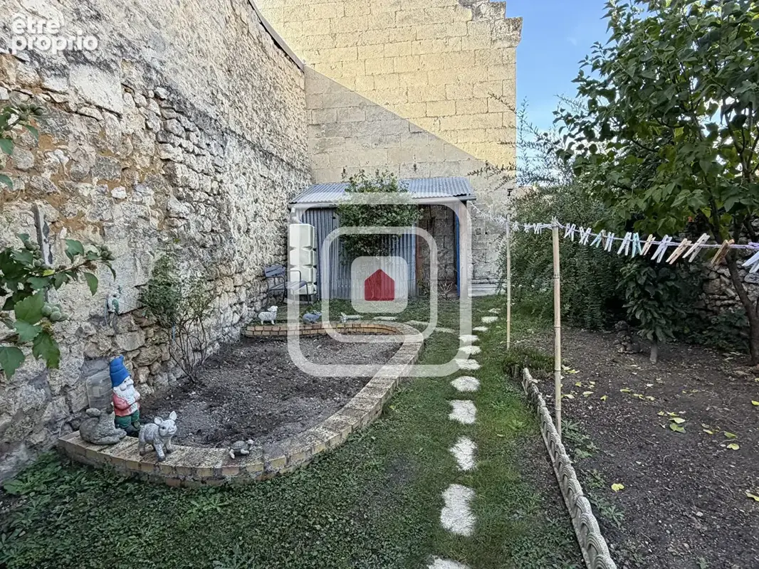 Maison de ville avec jardin, terrasse et dépendances - photo 3