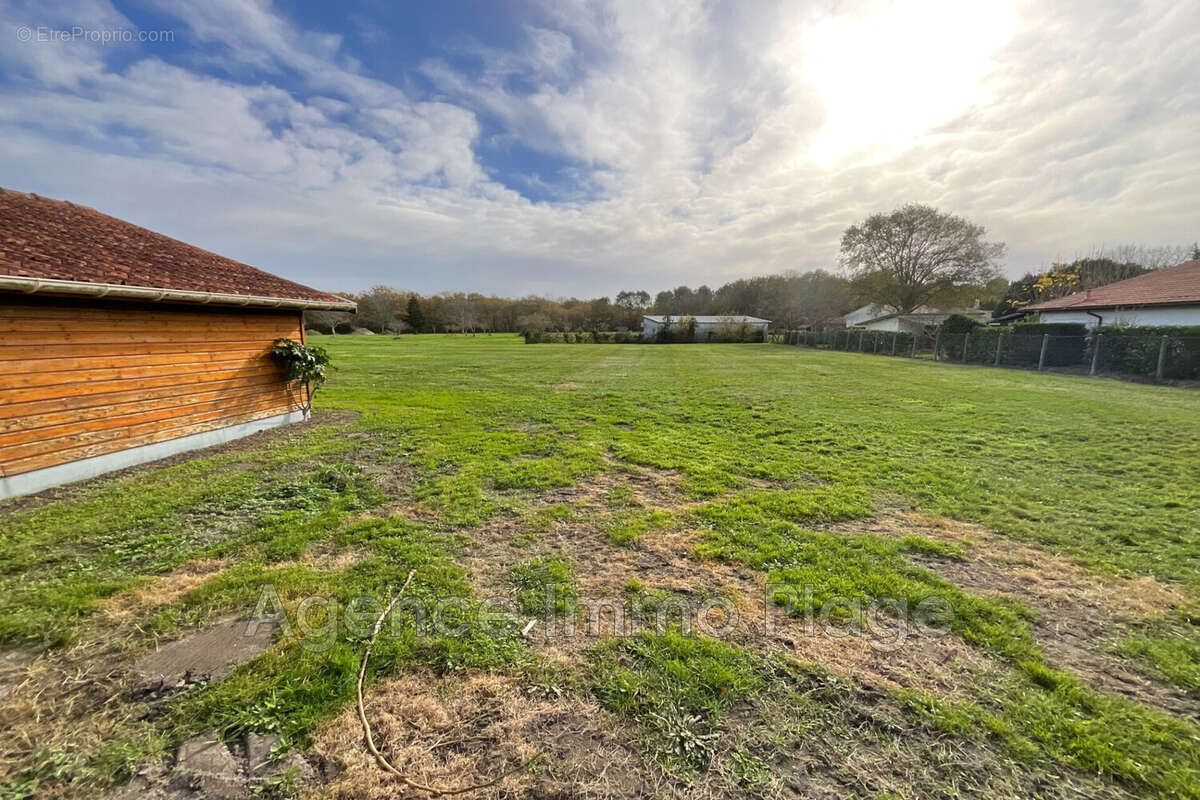 Terrain à GRAYAN-ET-L&#039;HOPITAL