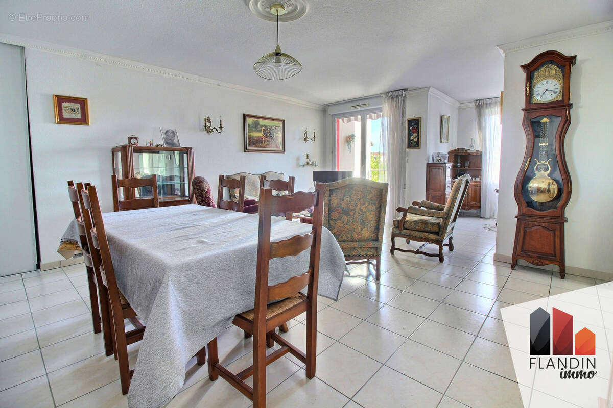 Appartement à GRIGNY