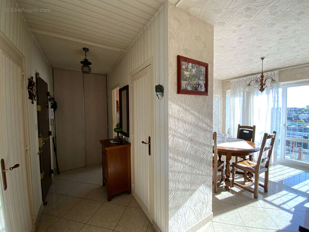 A deux pas du centre, appartment t4 traversant de 74m² - photo 2
