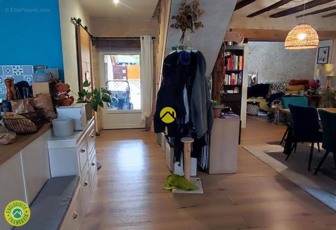 Maison à DUN-SUR-AURON