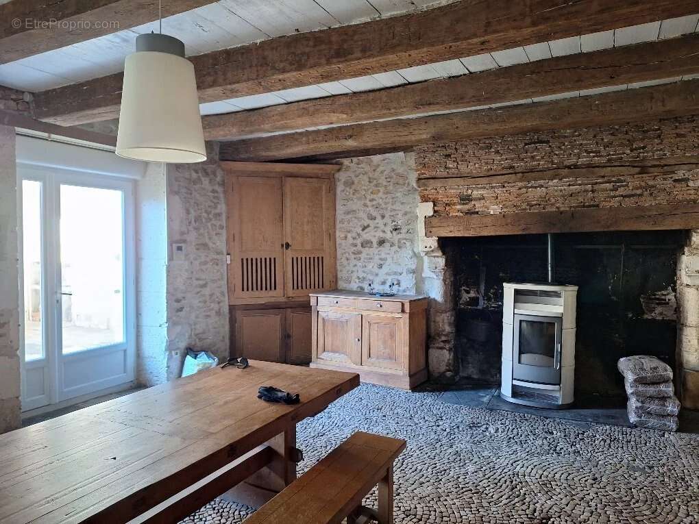 Maison à CHASSENEUIL-SUR-BONNIEURE