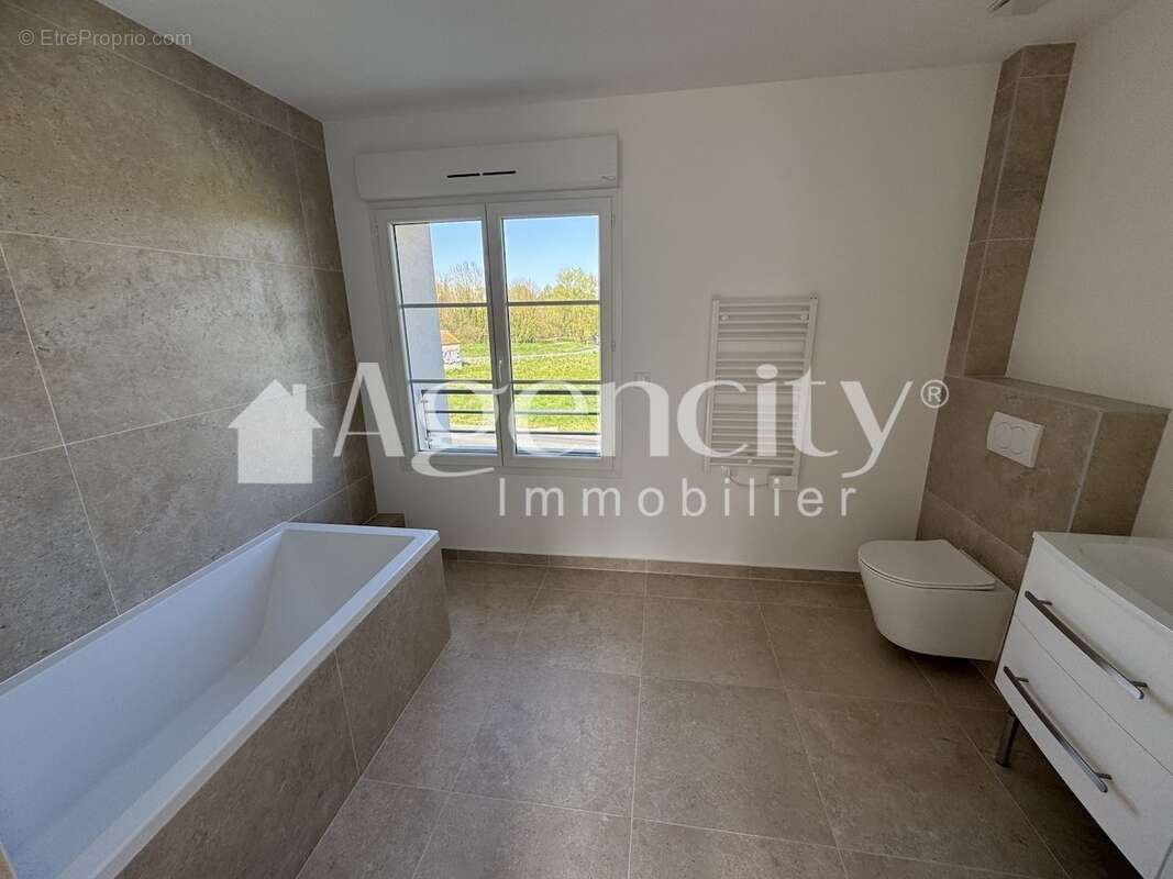 Maison à BUSSY-SAINT-GEORGES