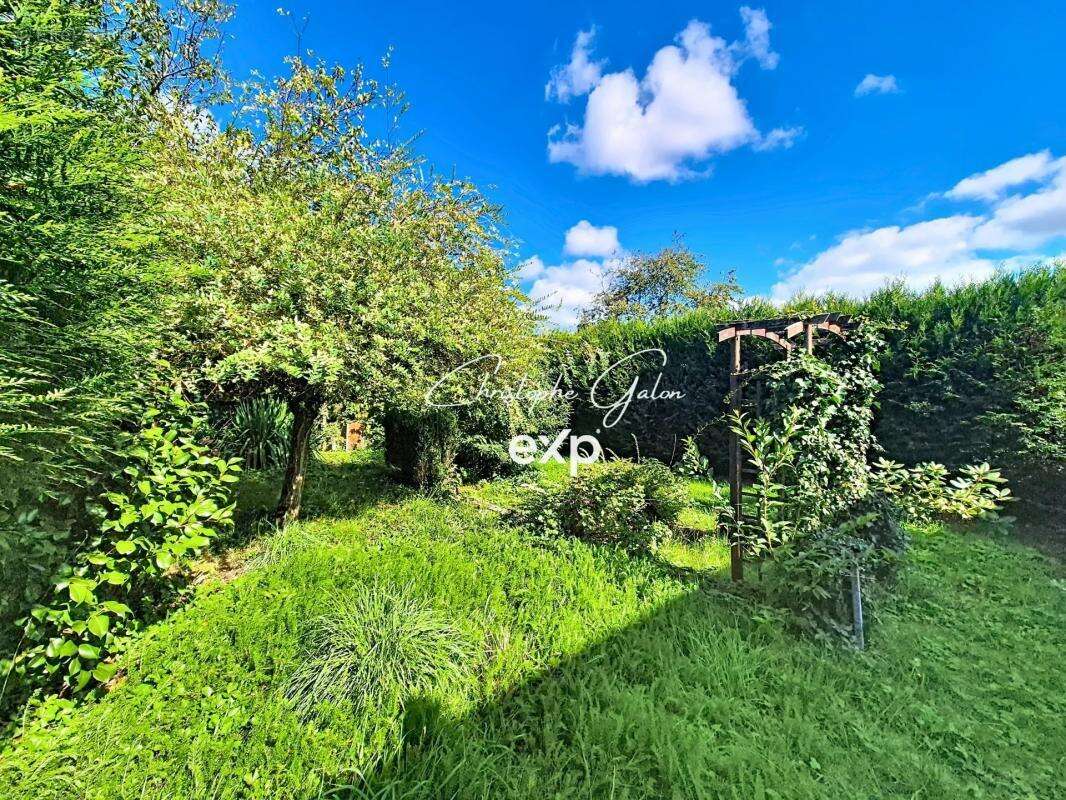 Maison à SAUVIAT-SUR-VIGE