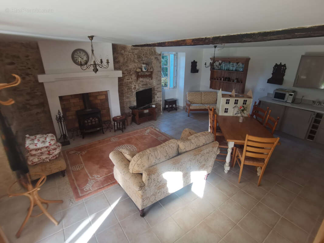 Maison à CHERVES-CHATELARS