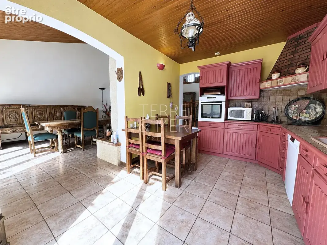Maison en 3 faces  avec piscine, garage proche port. - photo 8