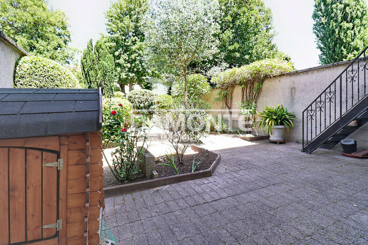 Élégante maison de ville avec jardin, terrasse, ascenseur et garage en hyper-centre - photo 9