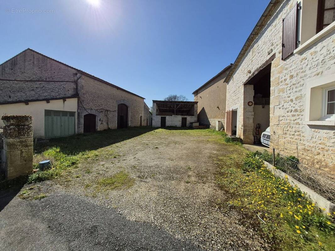 20260319111333 - Maison à CHAZELLES