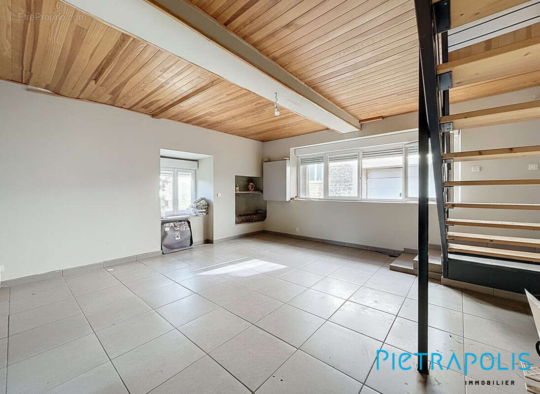 Salon/séjour - Maison à SAINT-FORGEUX