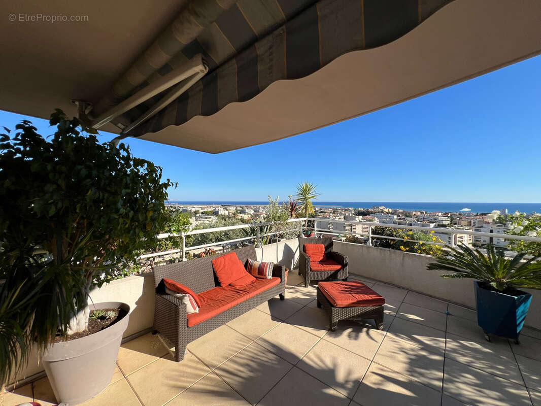 Appartement à SAINT-LAURENT-DU-VAR