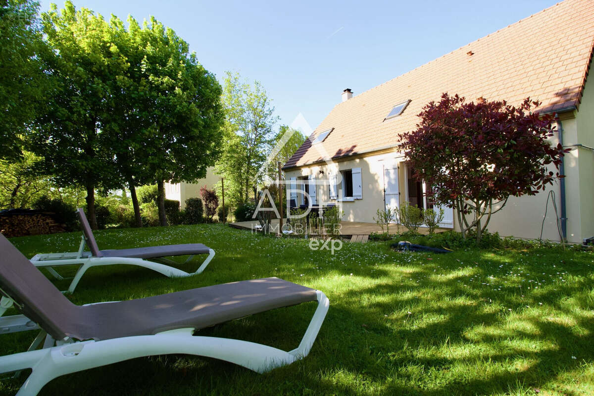 Maison à LA QUEUE-LES-YVELINES