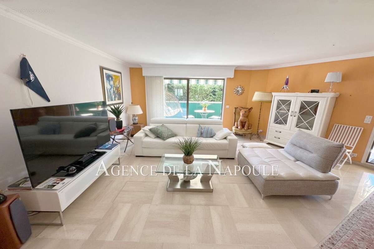 Appartement à MANDELIEU-LA-NAPOULE