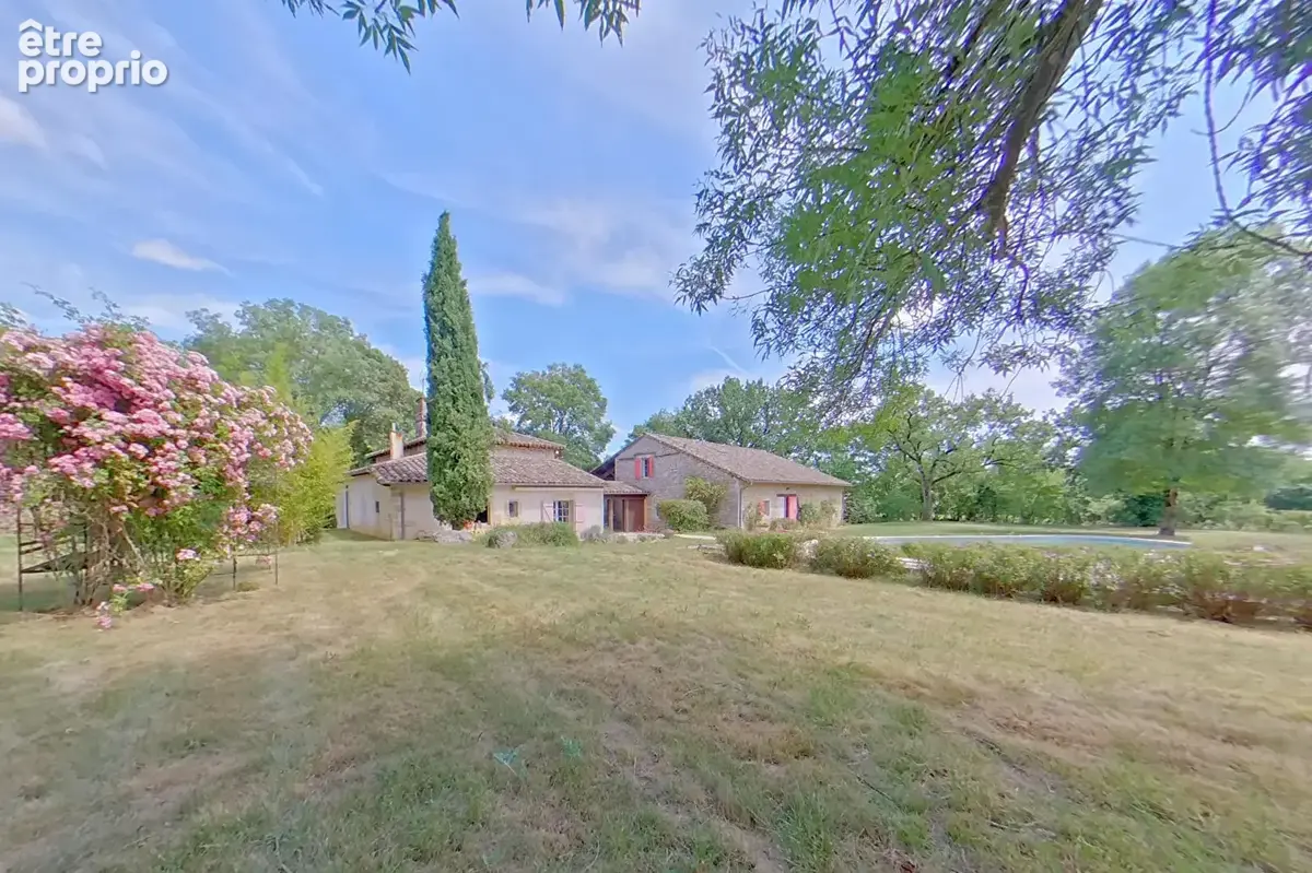 A 5 min de Caussade, ensemble immobilier en pierre. Charme, volumes et fort potentiel - photo 1