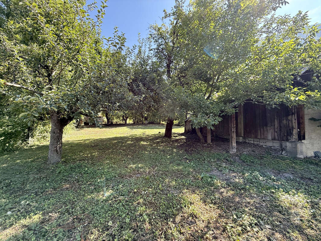 (73) Saint Avre - Terrain constructible et viabilisé - 1147m2 + 408m2 de jardin - photo 13