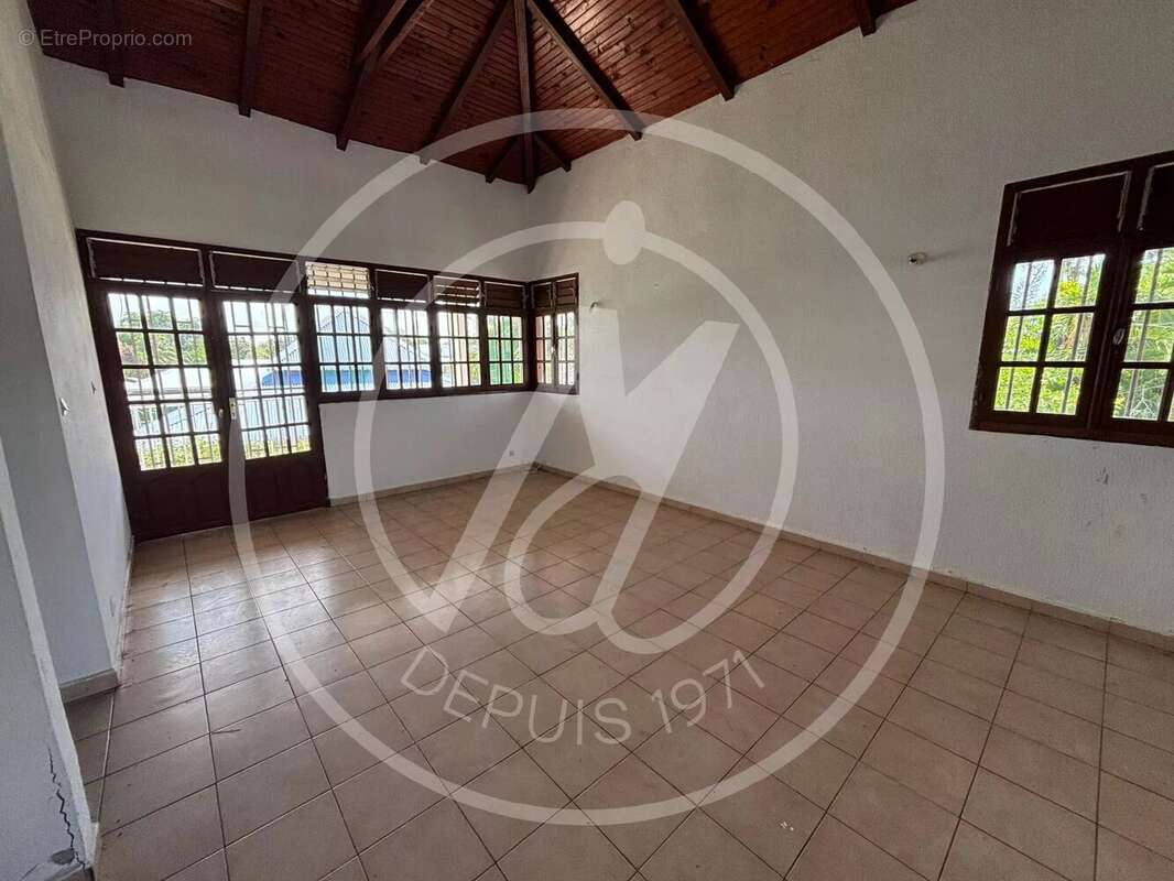 Maison à BAIE-MAHAULT