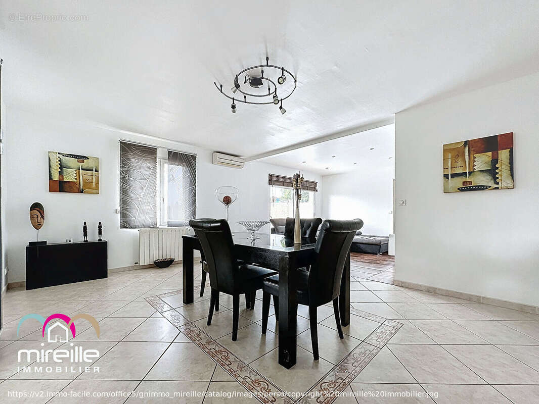 Maison à JONQUIERES-SAINT-VINCENT