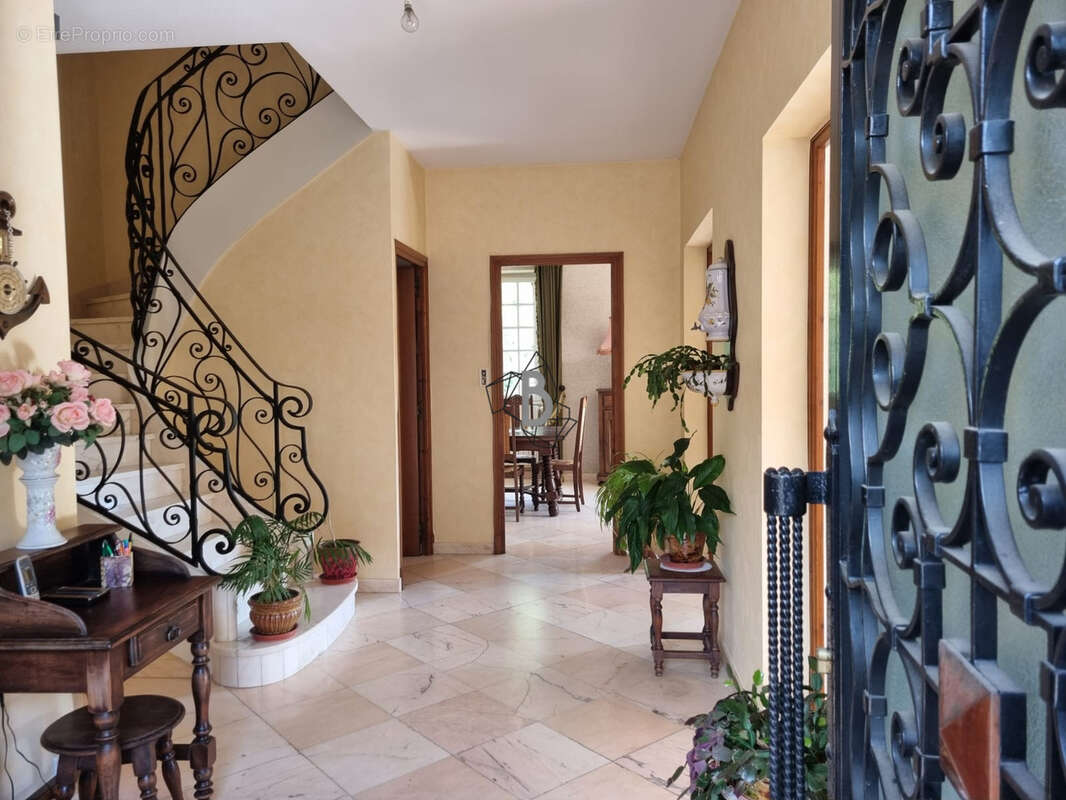 Maison - 195m2 - salles-curan - photo 3