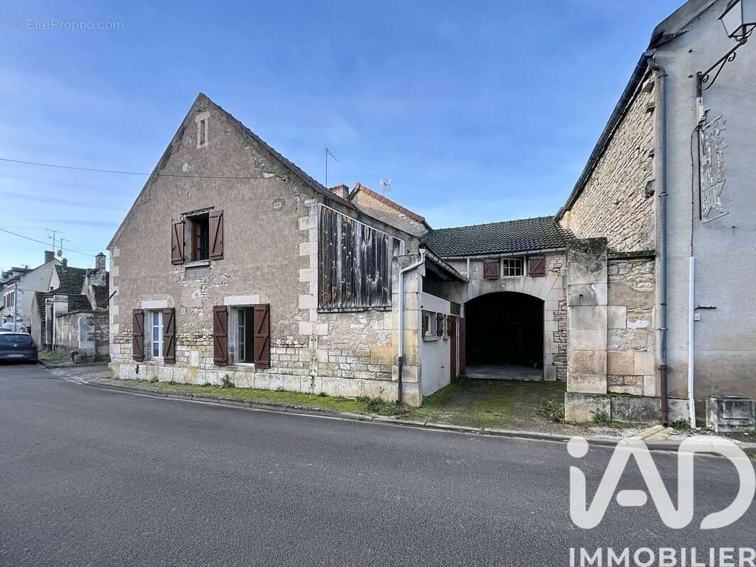 Maison 156 m² à Mailly-La-Ville  - photo 2