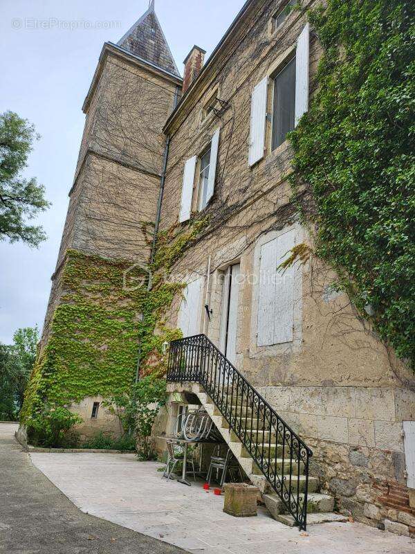 Chateau 32 pieces+dependances - propriete 9 hectares- jardin - photo 5