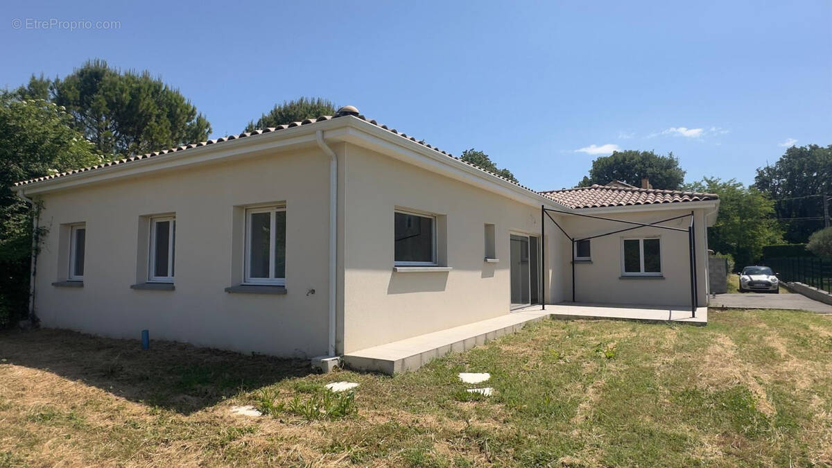 Maison à LA COUCOURDE