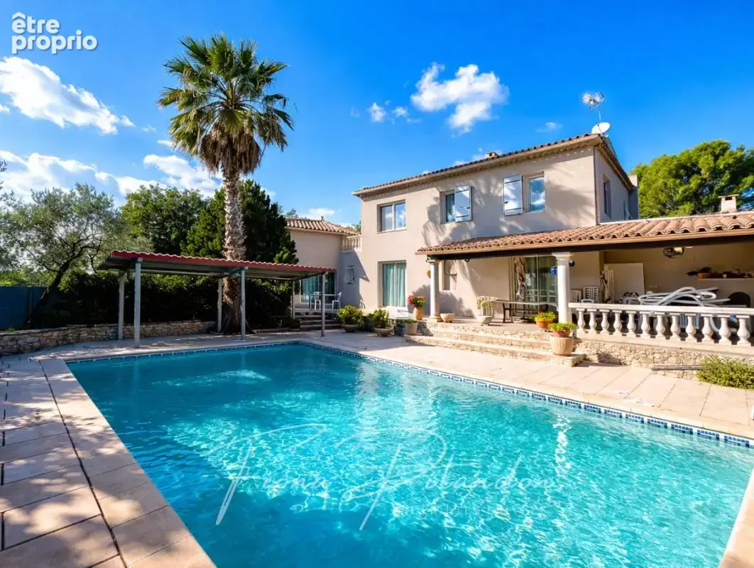 Villa avec piscine et dépendance sur terrain paysager - photo 2