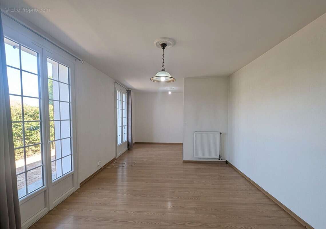 Maison de plain-pied Nazelles-Négron - photo 2