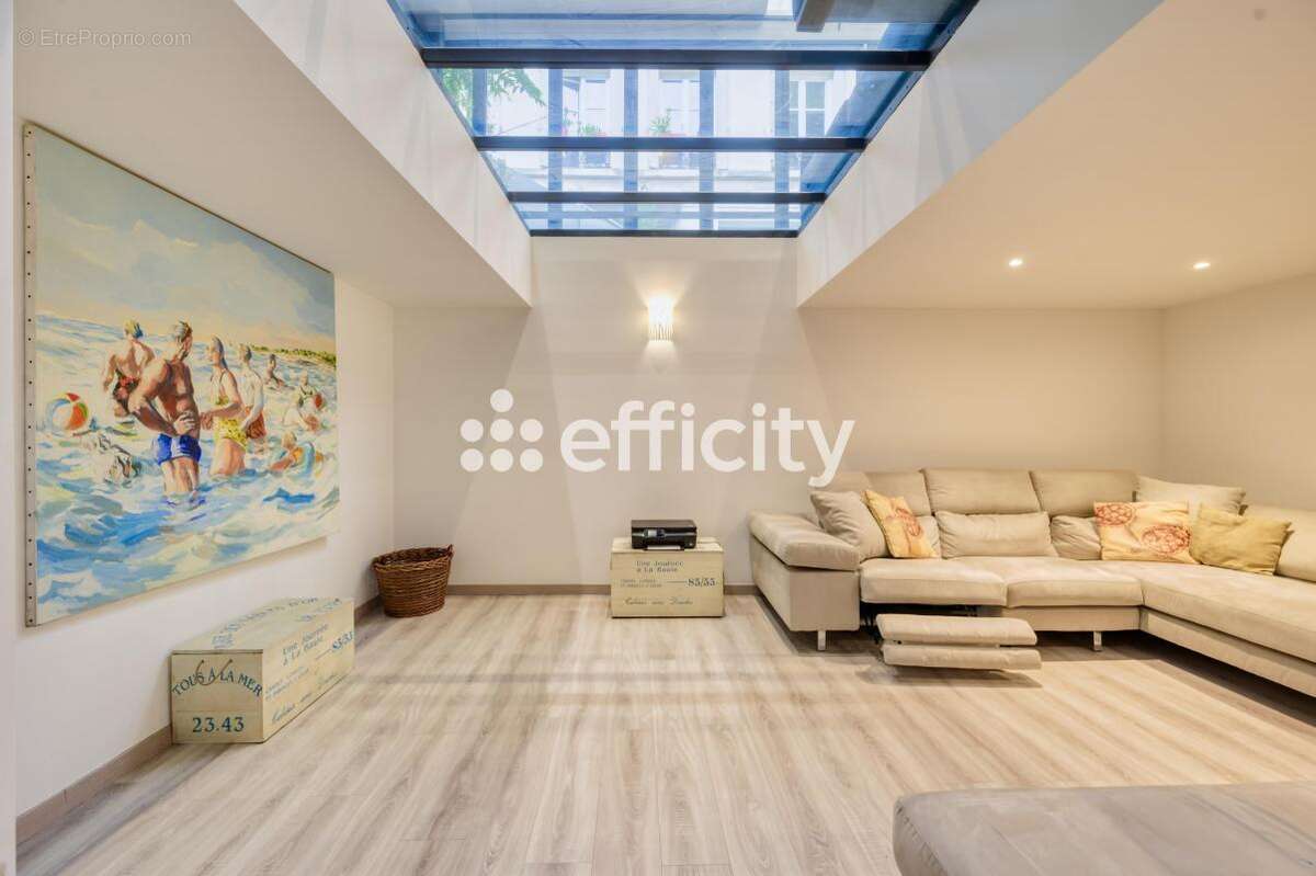 Appartement à PARIS-16E