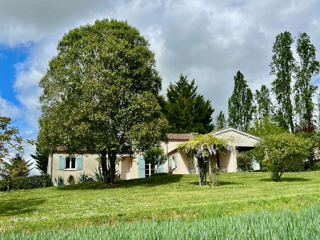 Maison à PUJOLS