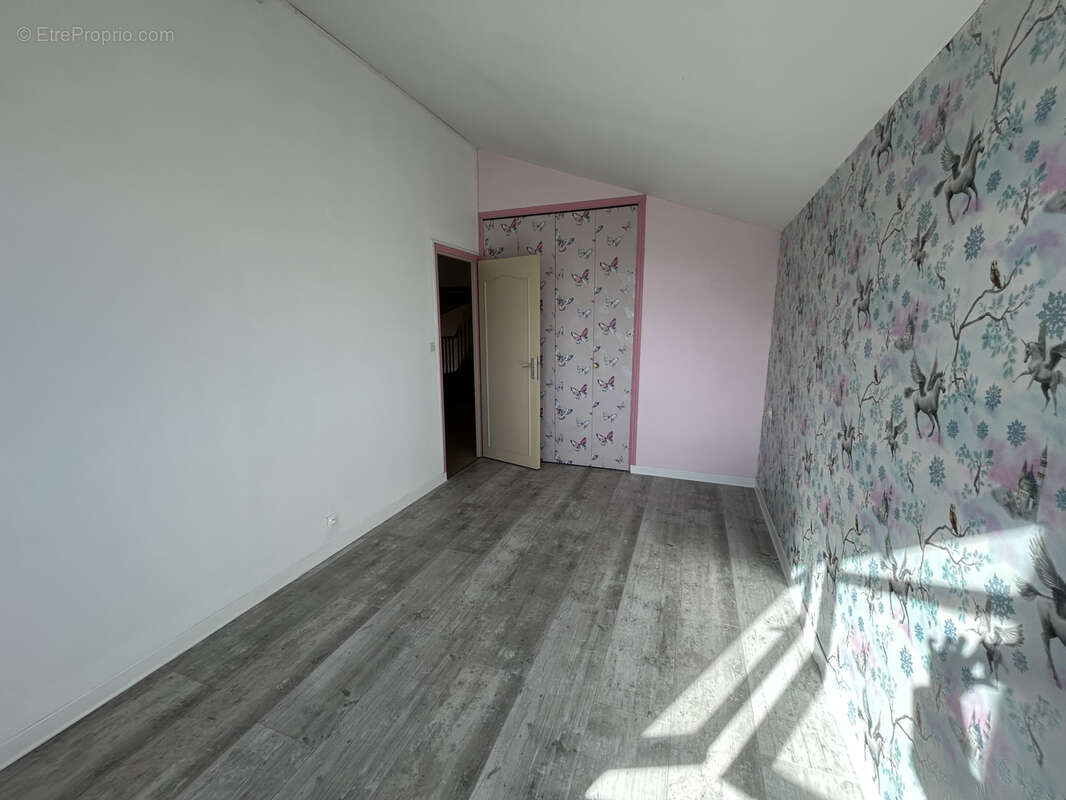 Maison familiale avec 4 chambres et jardin - proches commerces - photo 11