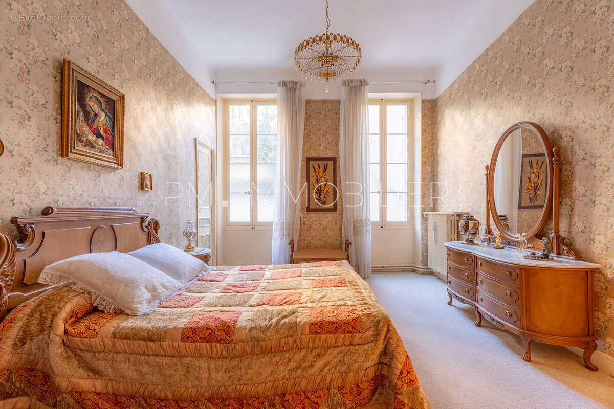 Appartement à MARSEILLE-1E