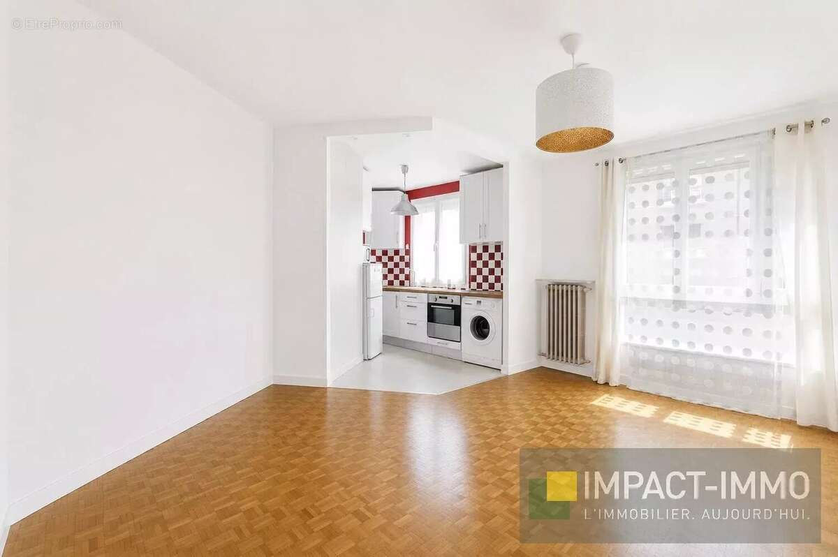 Appartement à COURBEVOIE
