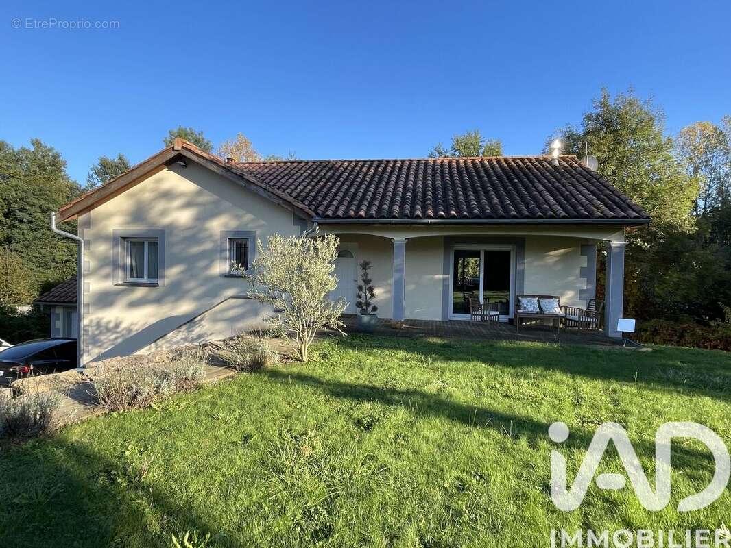 Photo 6 - Maison à LA CHAPELLE-DE-LA-TOUR