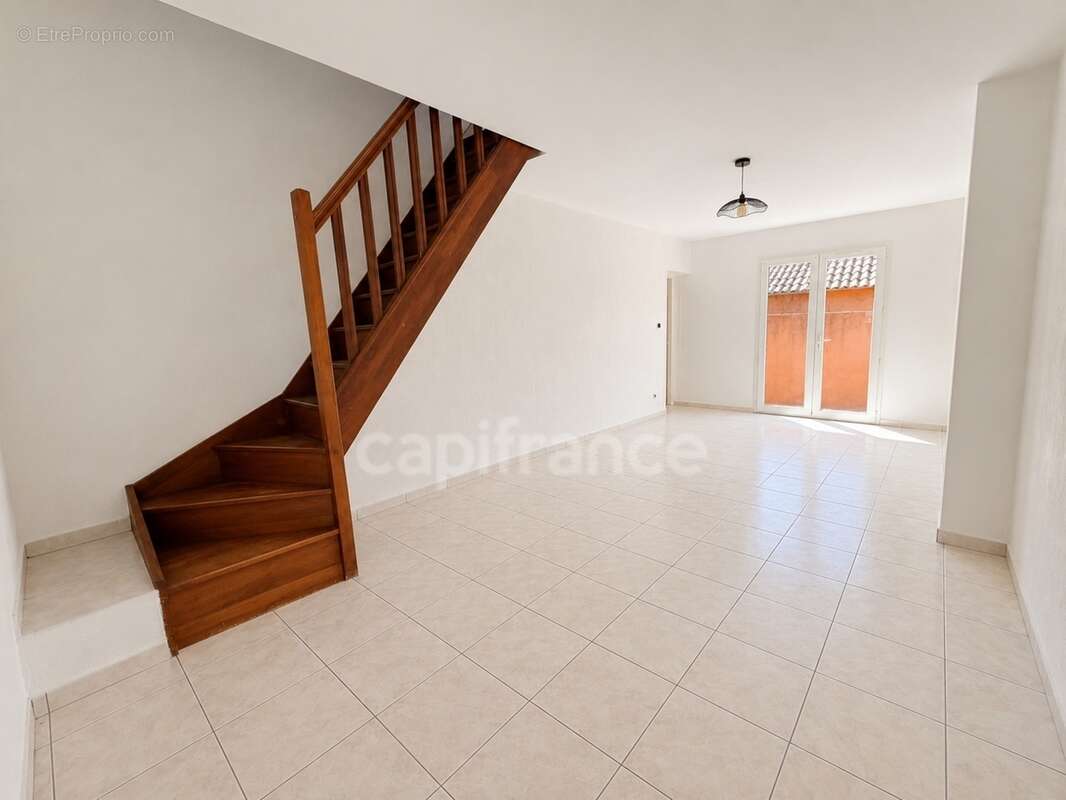 Maison à vendre 4 pièces 74 m2 avec jardin et garage PUYVERT (84) - photo 3
