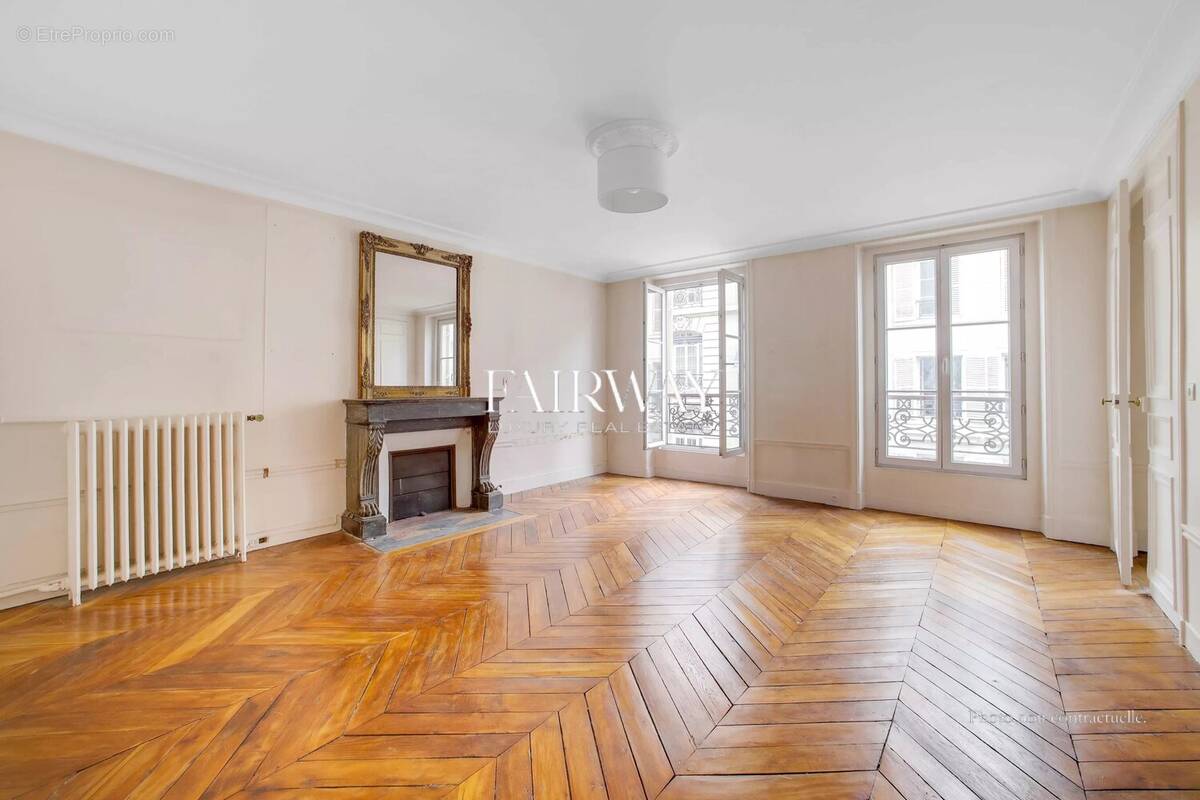 Appartement à PARIS-8E