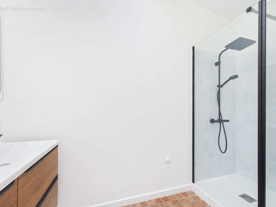 Bel appartement rénové avec vue imprenable sur le Vieux-Port - photo 11