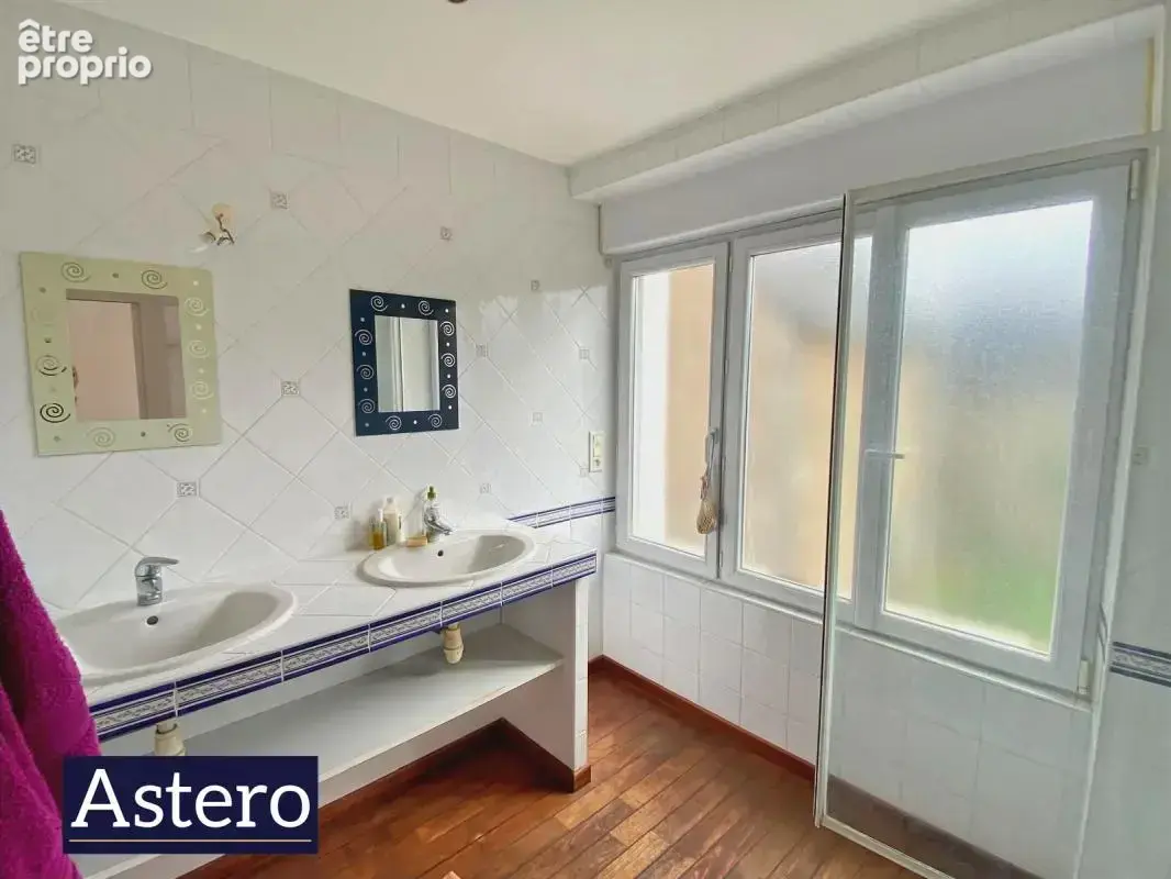Belle maison de caractère de 189 m² – 5 chambres – Dépendance en pierre – Cœur de Saint-Gérand - photo 3