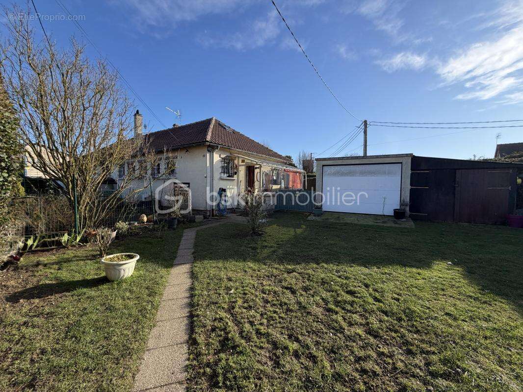 Maison à LA HAYE-MALHERBE