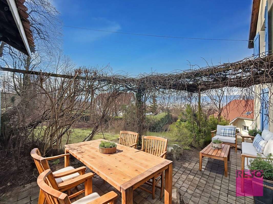 Maison à COLLONGES-SOUS-SALEVE