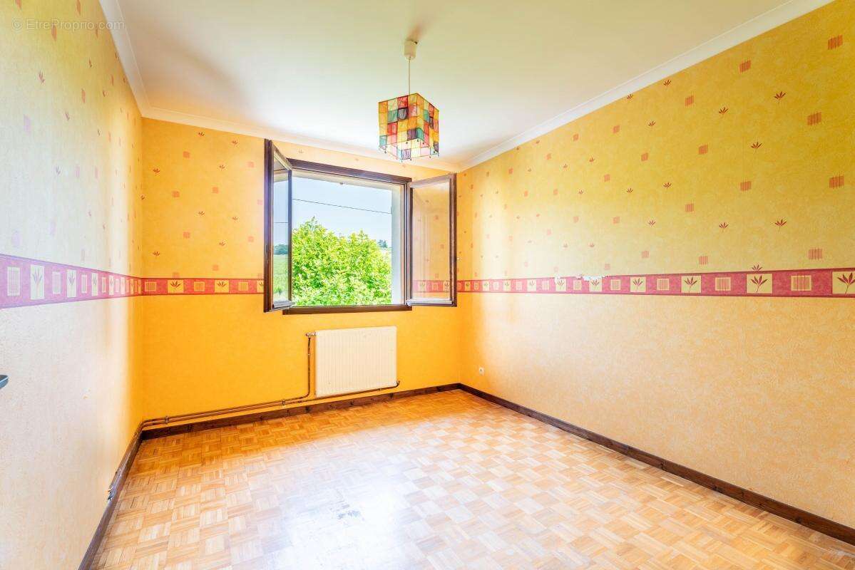 Maison à SAINT-GERMAIN-SUR-L&#039;ARBRESLE