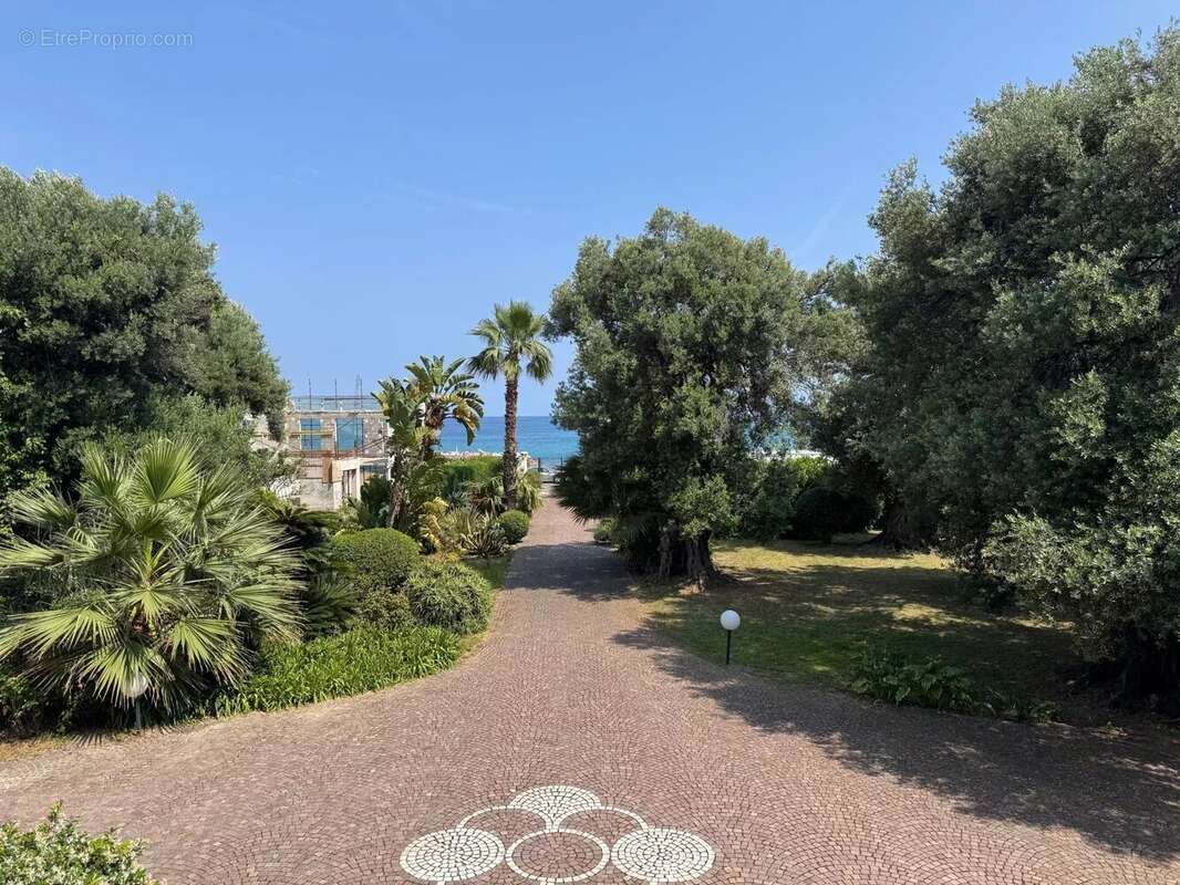 Appartement à ROQUEBRUNE-CAP-MARTIN