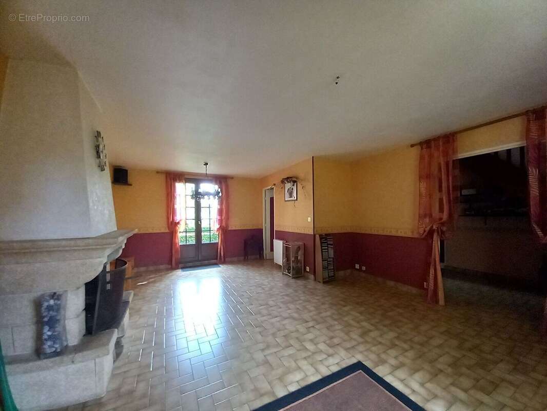 Maison à LA CHAPELLE-JANSON
