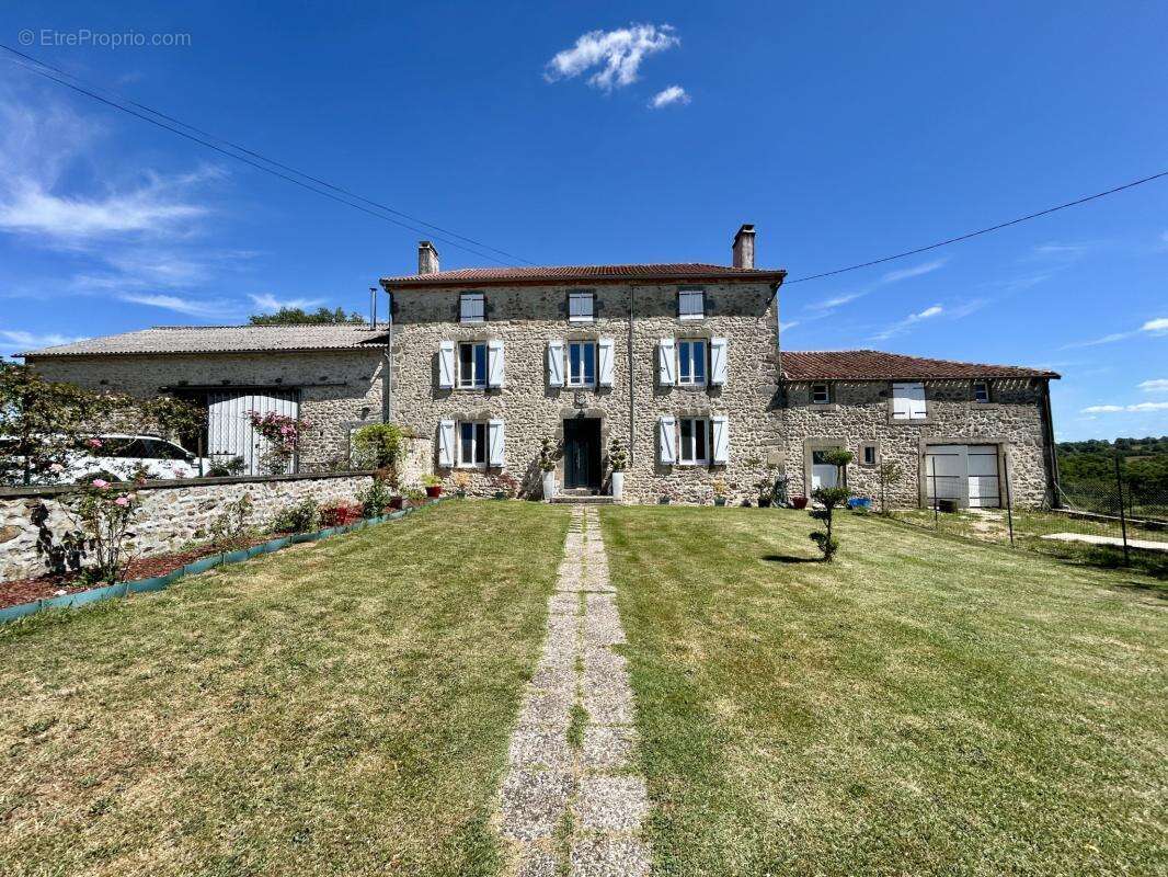 Domaine d'Exception de 17 Hectares, 4 chambres, 251m2 - gara - photo 3