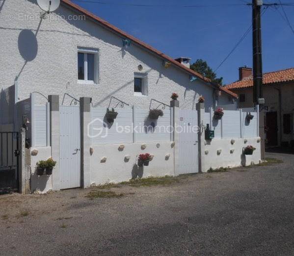 Maison à BENEST