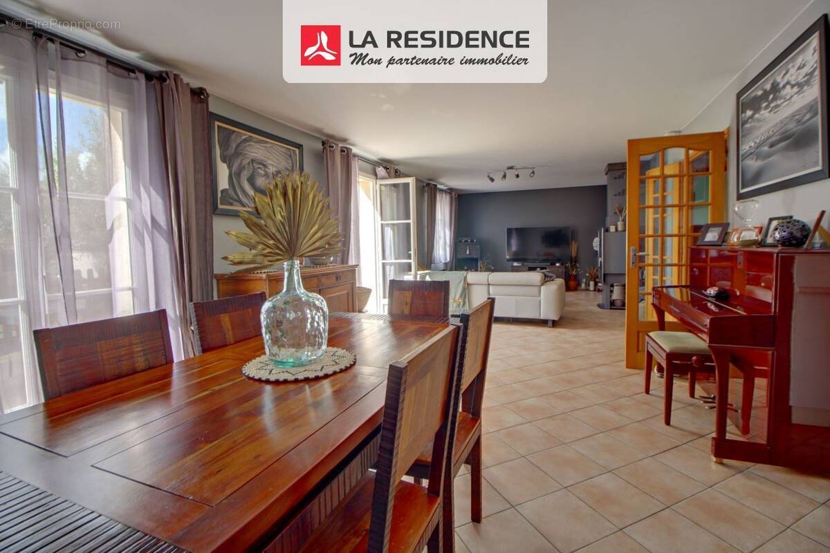 Maison à LES CLAYES-SOUS-BOIS