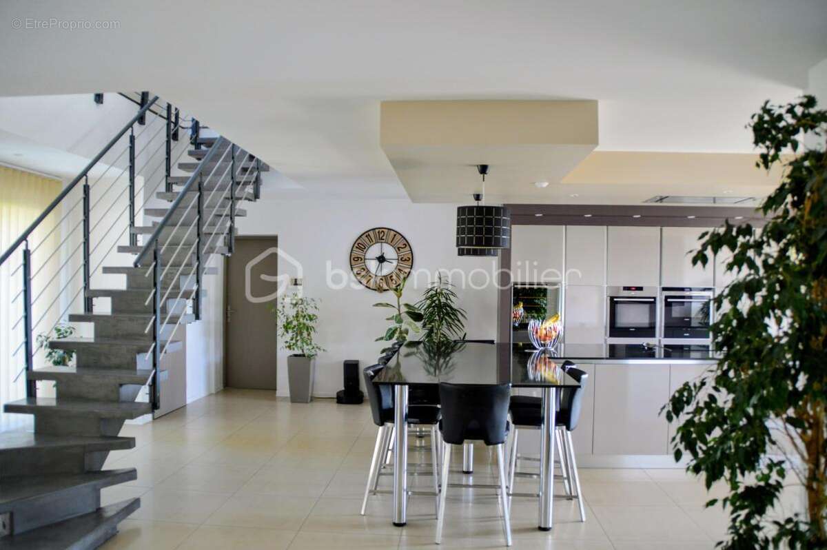 Maison à SAINTRY-SUR-SEINE