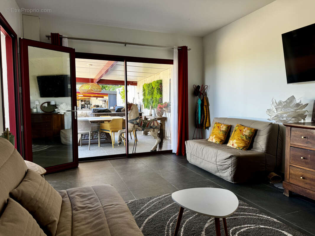 Atypique Plain-pied Contemporain avec Terrasses, Piscine et Vue… - photo 18