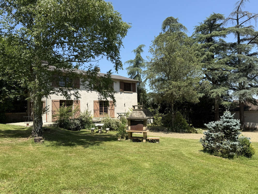 Maison à SAINT-CYR-LA-ROCHE
