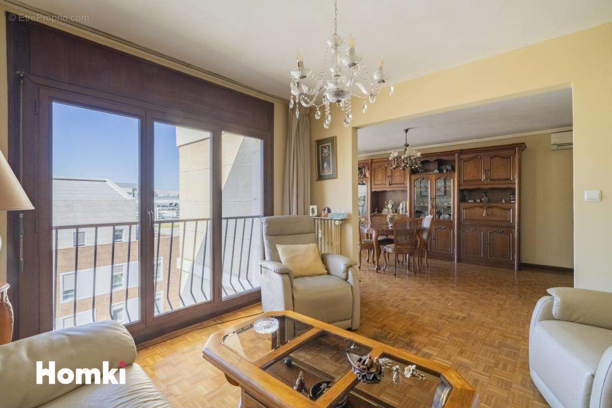Appartement à MARSEILLE-3E