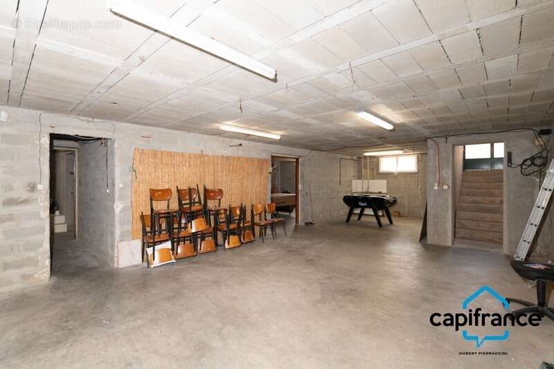 Sanary Port à pied/  Appartement en RDC de 114 m2,  S/Sol de 187 m2  et terrain 318 m2 /garage. 10mn du port - photo 18