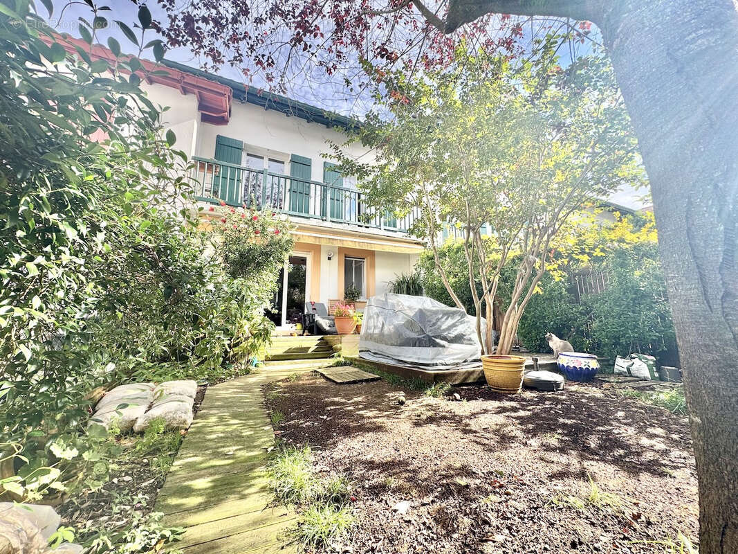 Maison à LARRESSORE